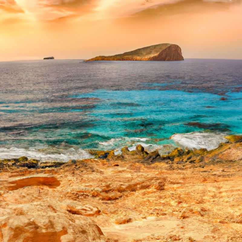 Visite de Cala Comte à Ibiza au printemps : un paradis aux eaux cristallines